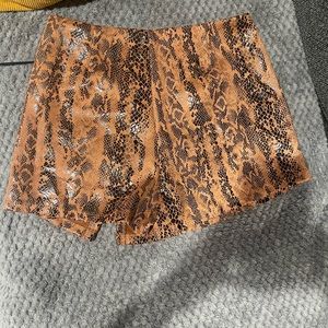 Short/Skirt, Women’s Size: Small, Color: Brown & Black, Snake pattern